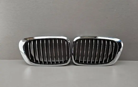 Front bumper upper radiator grill