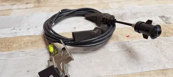 Volkswagen PASSAT B6 Fuel cap release pull handle 