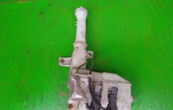 Mazda Premacy Windshield washer fluid reservoir/tank