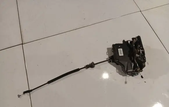 Skoda Octavia Mk2 (1Z) Front door lock 3D1837016AC