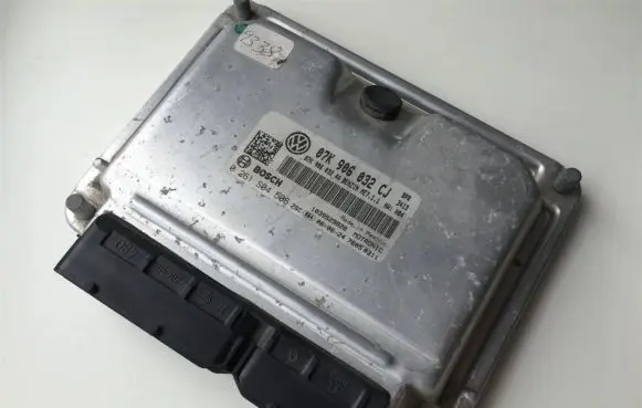 Volkswagen New Beetle Engine control unit/module 03C906032CJ 0261S04506
