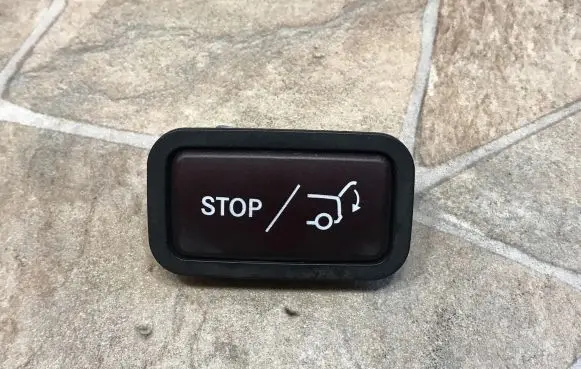 Mercedes-Benz C W204 Tailgate/boot open switch button 2128210651