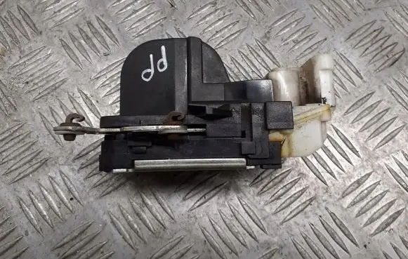 Alfa Romeo 147 Front door lock