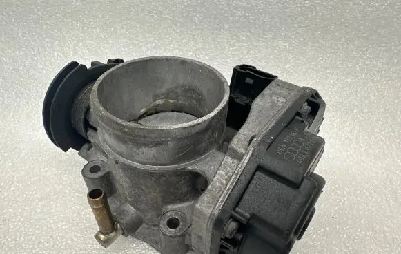 Audi A3 S3 8L Throttle valve 06A133063F