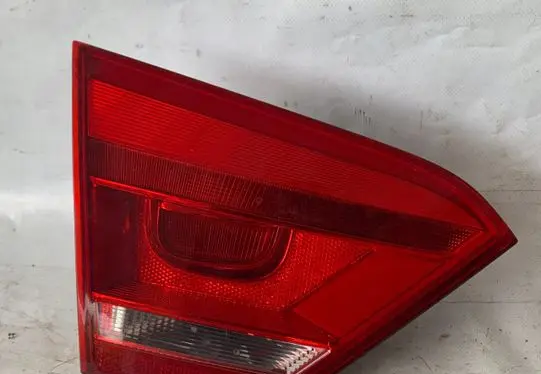 Volkswagen PASSAT B7 USA Tailgate rear/tail lights 561945093C