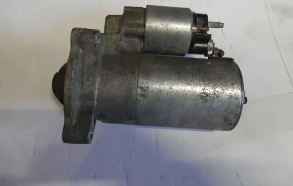 Peugeot 207 Starter motor 9647982880