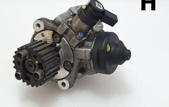 Audi A3 S3 8P Fuel injection high pressure pump 0445010507 01220608 03L130755
