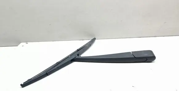 Rear wiper blade arm