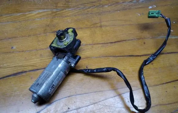 Mercedes-Benz CLK A209 C209 Seat adjustment motor A2038203742 1132301