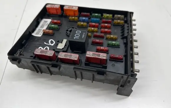 Volkswagen PASSAT B6 Fuse box set 3C0937125