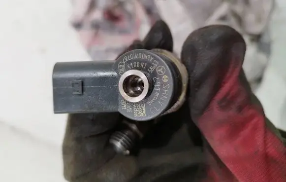 Mercedes-Benz B W245 Fuel injector 0445110167 a6400700787