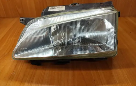 Peugeot Partner Headlight/headlamp 086375 67722999