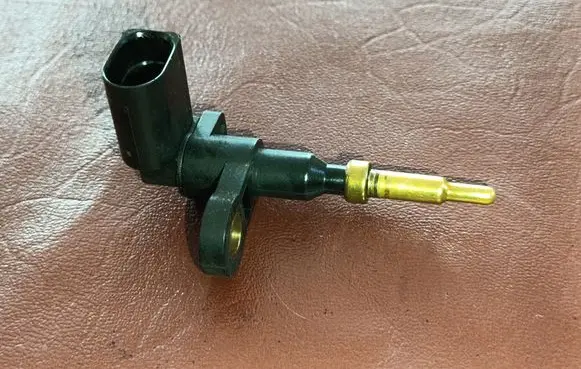 Volkswagen Touran III Coolant temperature sensor 04E919501B