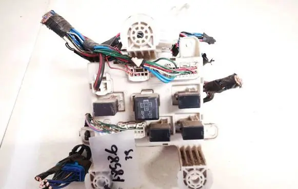 Toyota Previa (XR30, XR40) II Fuse box set