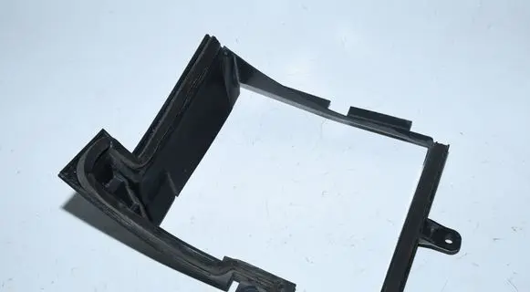 Chevrolet Camaro Intercooler air channel guide 84027002