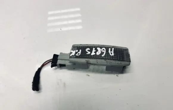 Volkswagen PASSAT B5 Other interior light 3b0947113