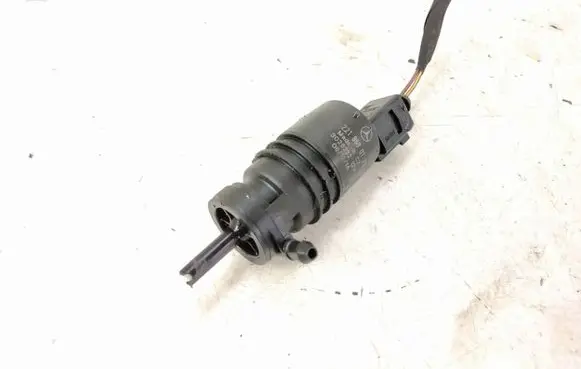 Mercedes-Benz C W204 Windshield washer spray nozzle 2218690121 2108690921