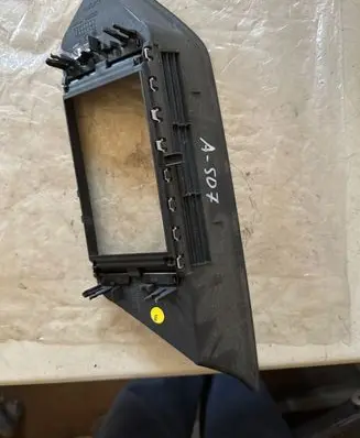 Mercedes-Benz E W212 Radio/GPS head unit trim A2126801236