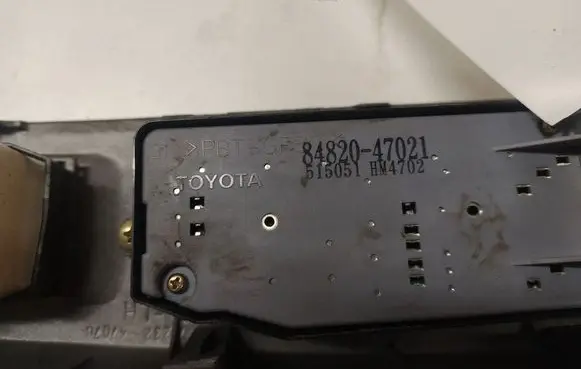 Toyota Prius (XW20) Electric window control switch 8482047021 515051HM4702 723247070