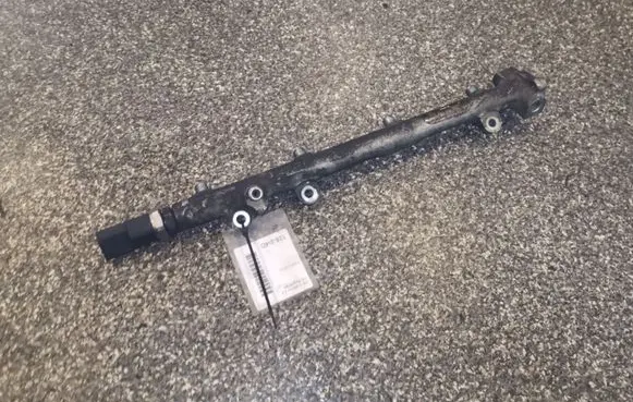 Mercedes-Benz C W203 Fuel main line pipe 0445214004 A6110700095