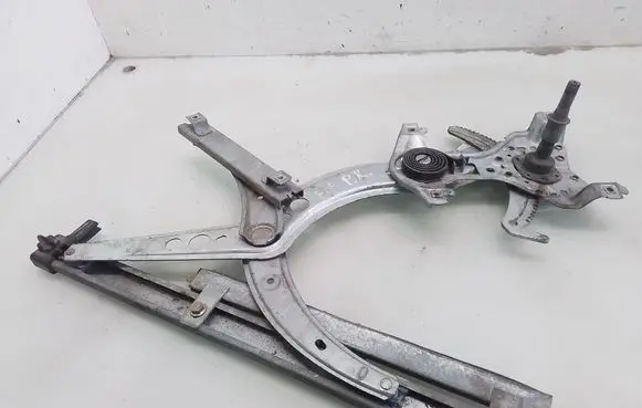 Volkswagen PASSAT B3 Front door manual window regulator 357837401