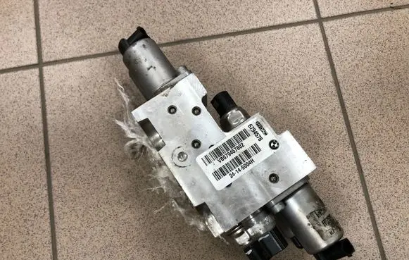 BMW X5 F15 Active stabilizer control/valve assembly 6794578