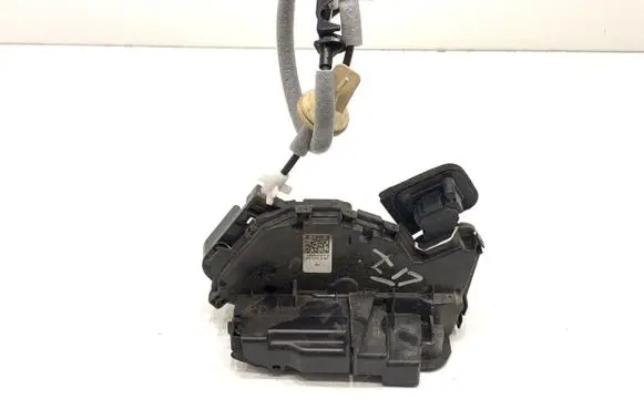 Volkswagen PASSAT B8 Rear door lock 5NA839015B