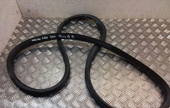 Rear door rubber seal (on body)