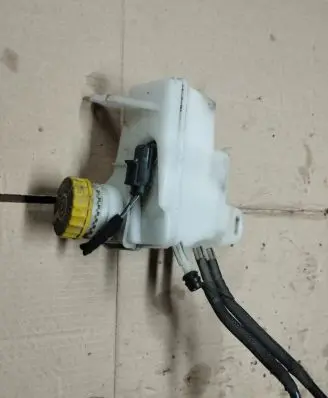 Jeep Renegade Brake fluid reservoir 