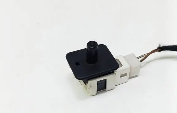 Mercedes-Benz E W211 Front door sensor 2028209410