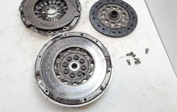 BMW 3 E90 E91 Clutch set kit 7549441 7526600