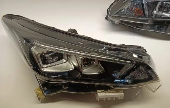 Nissan Leaf I (ZE0) Headlight/headlamp 260106WK7A