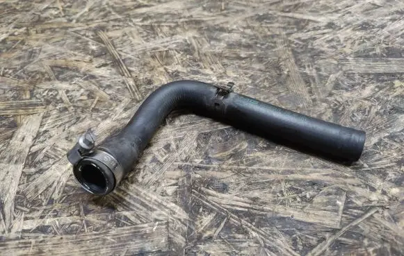 Mercedes-Benz S W220 Engine coolant pipe/hose 2205000375