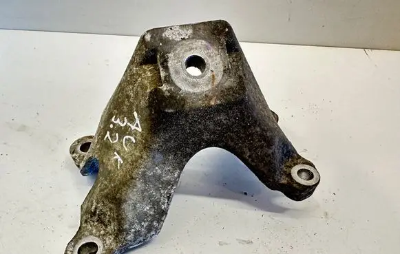 Audi A6 S6 C6 4F Engine mounting bracket 4F0199307m