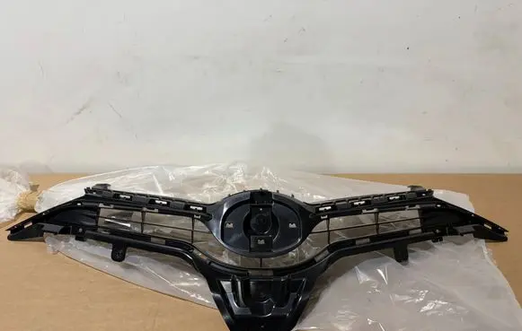 Toyota Auris E180 Front bumper upper radiator grill 5311402380