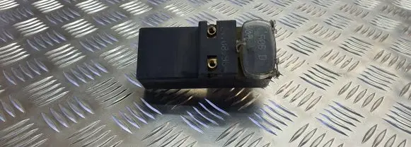 Volkswagen PASSAT B4 Coolant fan relay 357919506D 898722000