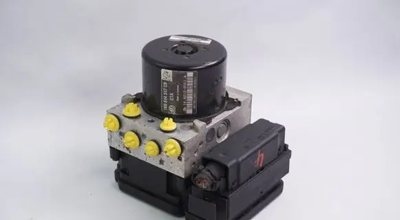 Skoda Octavia Mk2 (1Z) ABS Pump 1K0614517CB 1K0907379AJ