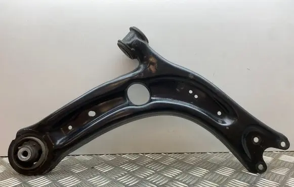 Volkswagen PASSAT B8 Front lower control arm/wishbone 3Q0407152B