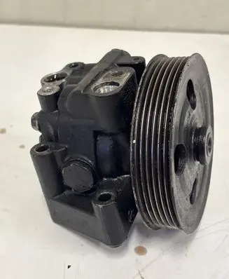 Volvo V50 Power steering pump 6G913A733CA