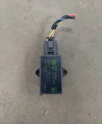 Volkswagen Golf Plus Seat heating relay 7L0959772D