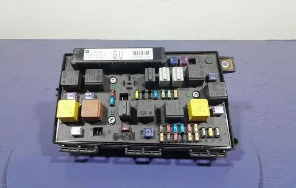Opel Zafira C Fuse box set 13206748