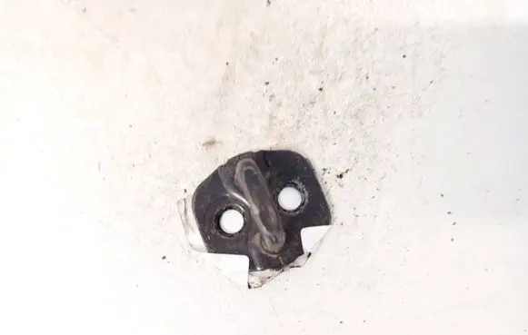 Nissan Note (E11) Front door lock loop/hook striker 