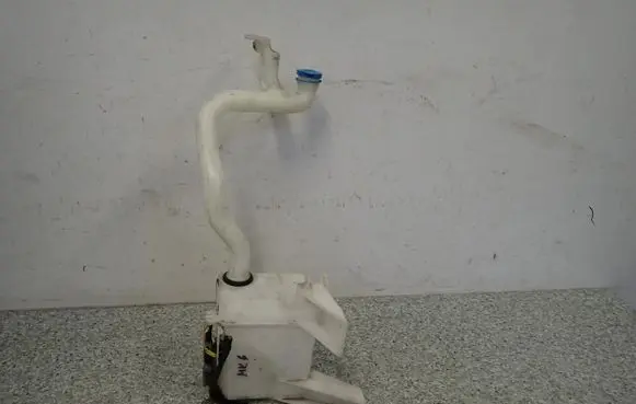 Suzuki Swift I Windshield washer fluid reservoir/tank