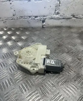 Mercedes-Benz E W213 Front door window regulator motor A2139069501