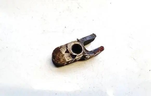 Mercedes-Benz E W211 Fuel Injector clamp holder 
