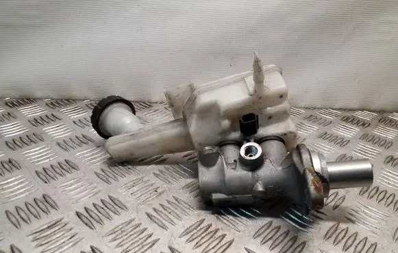 Nissan Juke I F15 Master brake cylinder 32070588