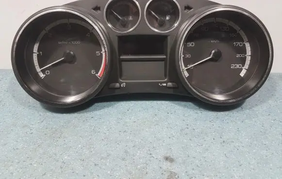 Peugeot 308 Speedometer (instrument cluster) 9665107480