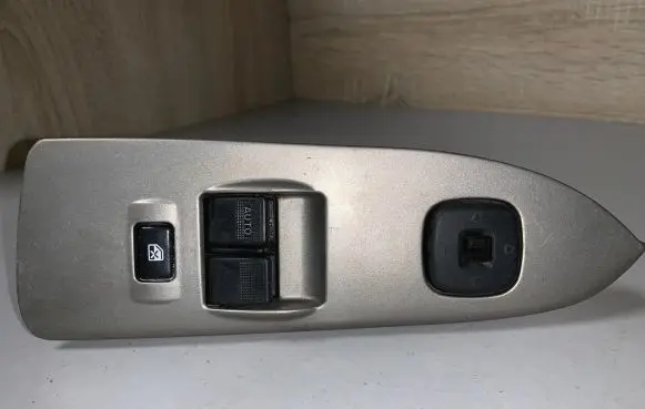 Mazda 323 Electric window control switch BN3W66350 C8HD168 1421D4