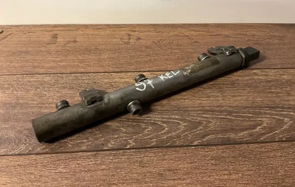 Fuel main line pipe