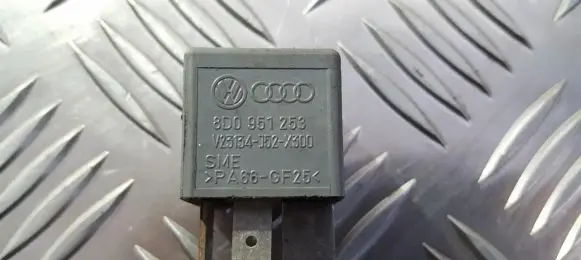 Volkswagen PASSAT B5.5 Other relay 8d0951253 v23134-j52-x300